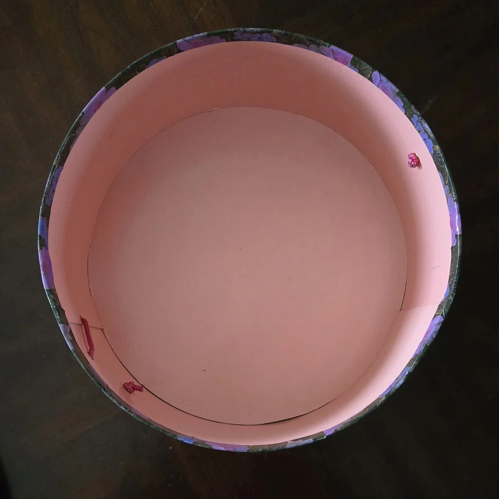 Vintage Round Hat Box - Picture 11 of 15